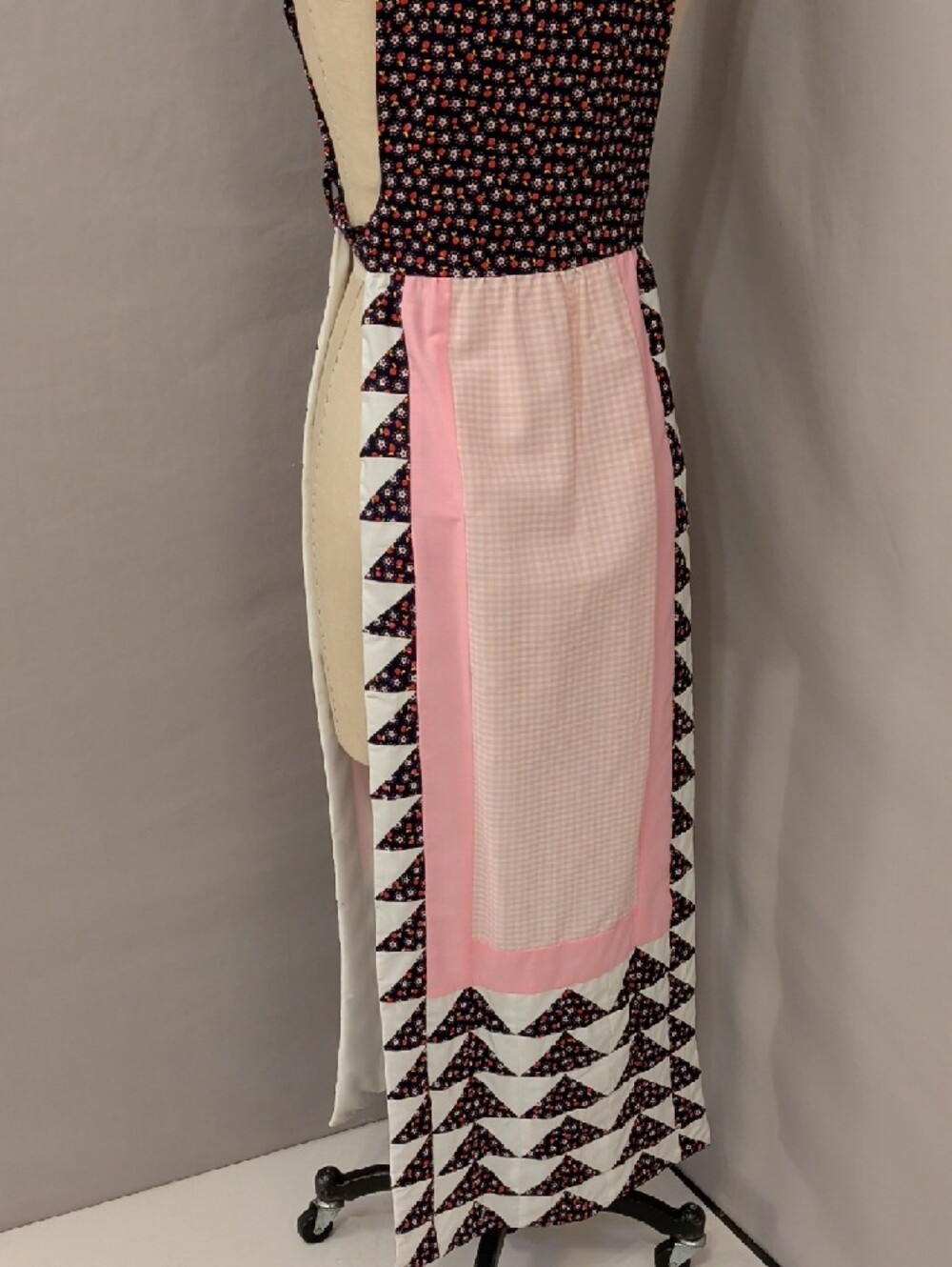 Handmade Apron Printed Maxi Pink Floral & Gingham Check Quilt like Panels Adjust - Picture 3 of 11